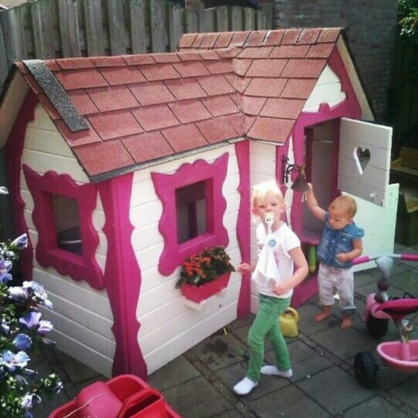 kids-pallet-playhouse-1.jpg