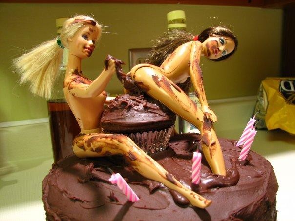2_barbies_1_cupcake.jpg