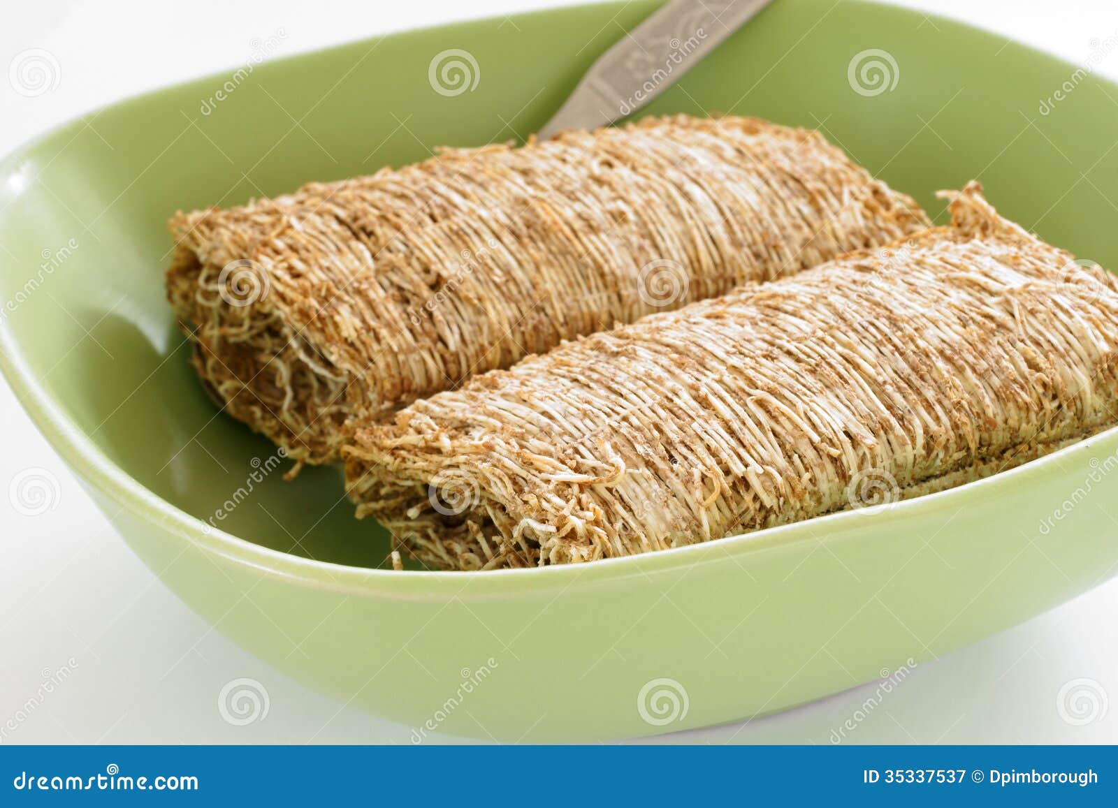 shredded-wheat-biscuits-popular-breakfast-cereal-35337537.jpg