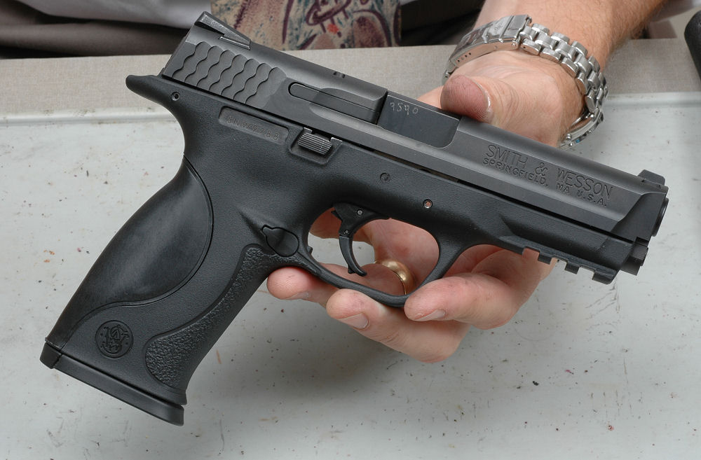 Smith%20&%20Wesson%20M&%20P%20Pistol_1_Large.jpg