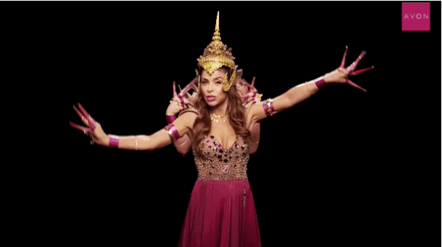 141015-paula-abdul-breast-cancer-7.gif