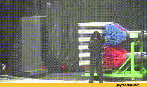 gif-mona-lisa-paint-balls-mythbusters-855974.gif