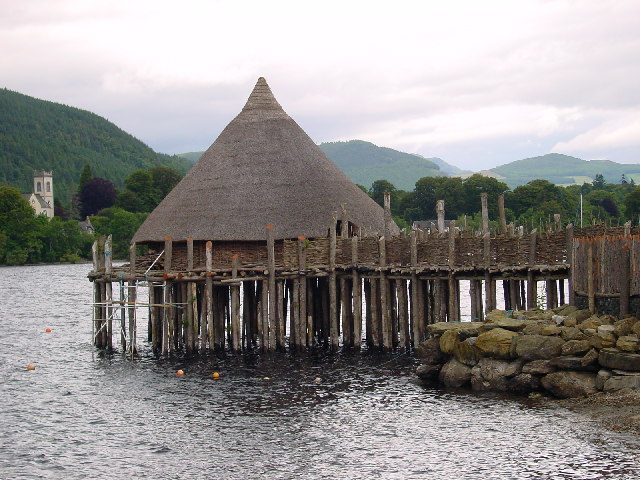 Crannog_-_geograph.org.uk_-_35551.jpg