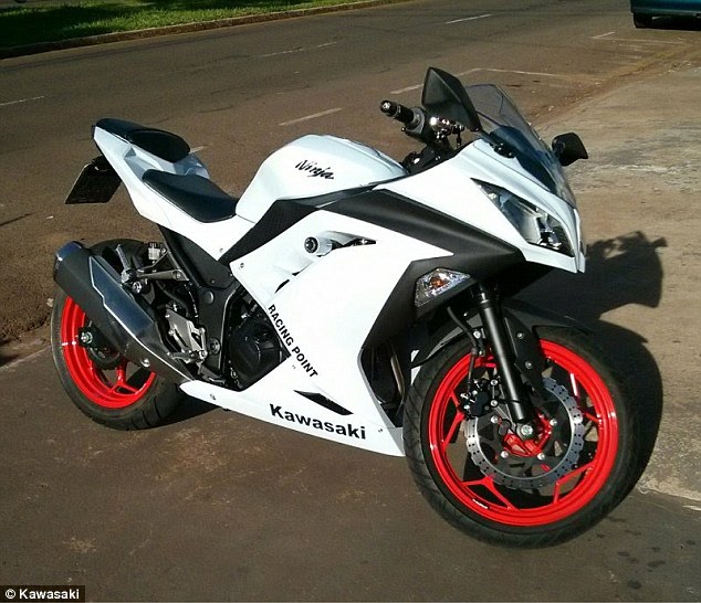 1415192831425_wps_7_kawasaki_ninja_300_0501_j.jpg