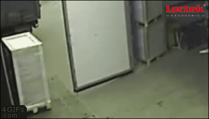 C3Pom04RZgSmA.gif