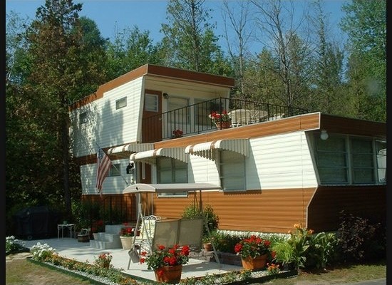 2-story-mobile-home-movie-set-550x400.jpg