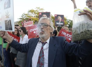 n-FRENCH-DEBATE-PROTESTER-large300.jpg