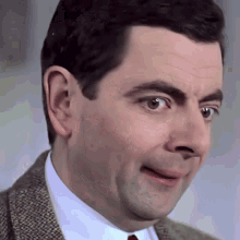 rowan-atkinson-mr-bean.gif