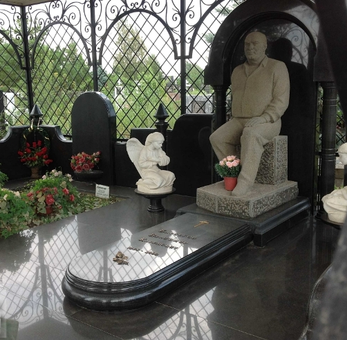 Mafia-Tombstones-1.jpg