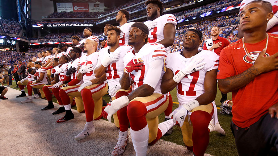 San-Francisco-49ers-kneeling-anthem-America-vs-Colts-900.jpg