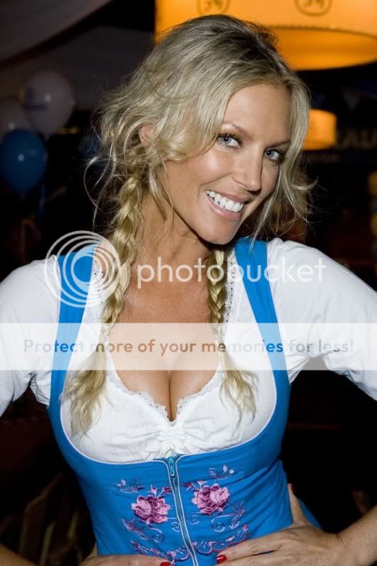 Oktoberfest-girls-2009-4.jpg