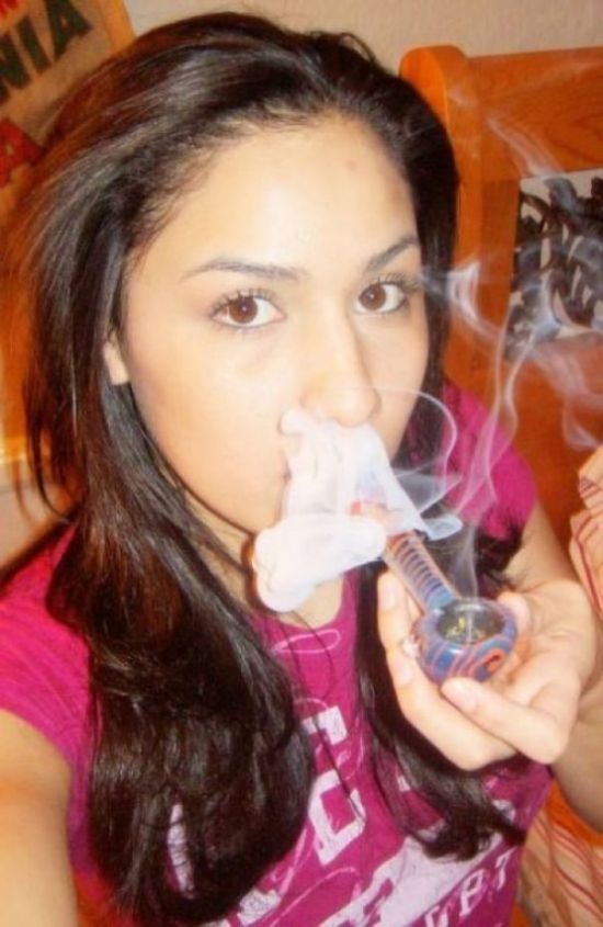 girls_with_weed_39.jpg