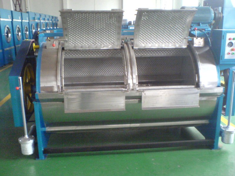 Industrial_washing_machine.jpg