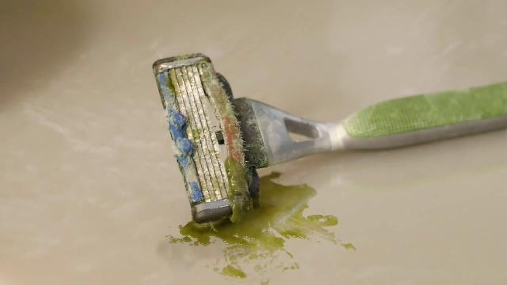 dollar-shave-club-deathbed-razor-large-6.jpg