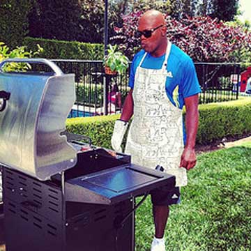 LR-samuelljackson_BBQ_BET_real_husbands.jpg