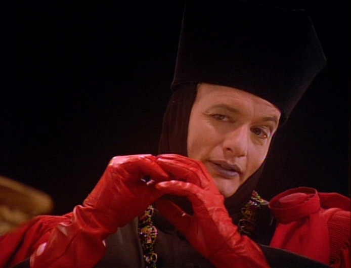 Q-Judge-q-star-trek-10759421-694-530.jpg