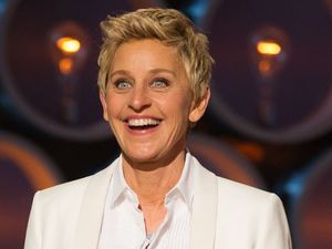 showbiz-ellen-degeneres-oscars-2014-2.jpg