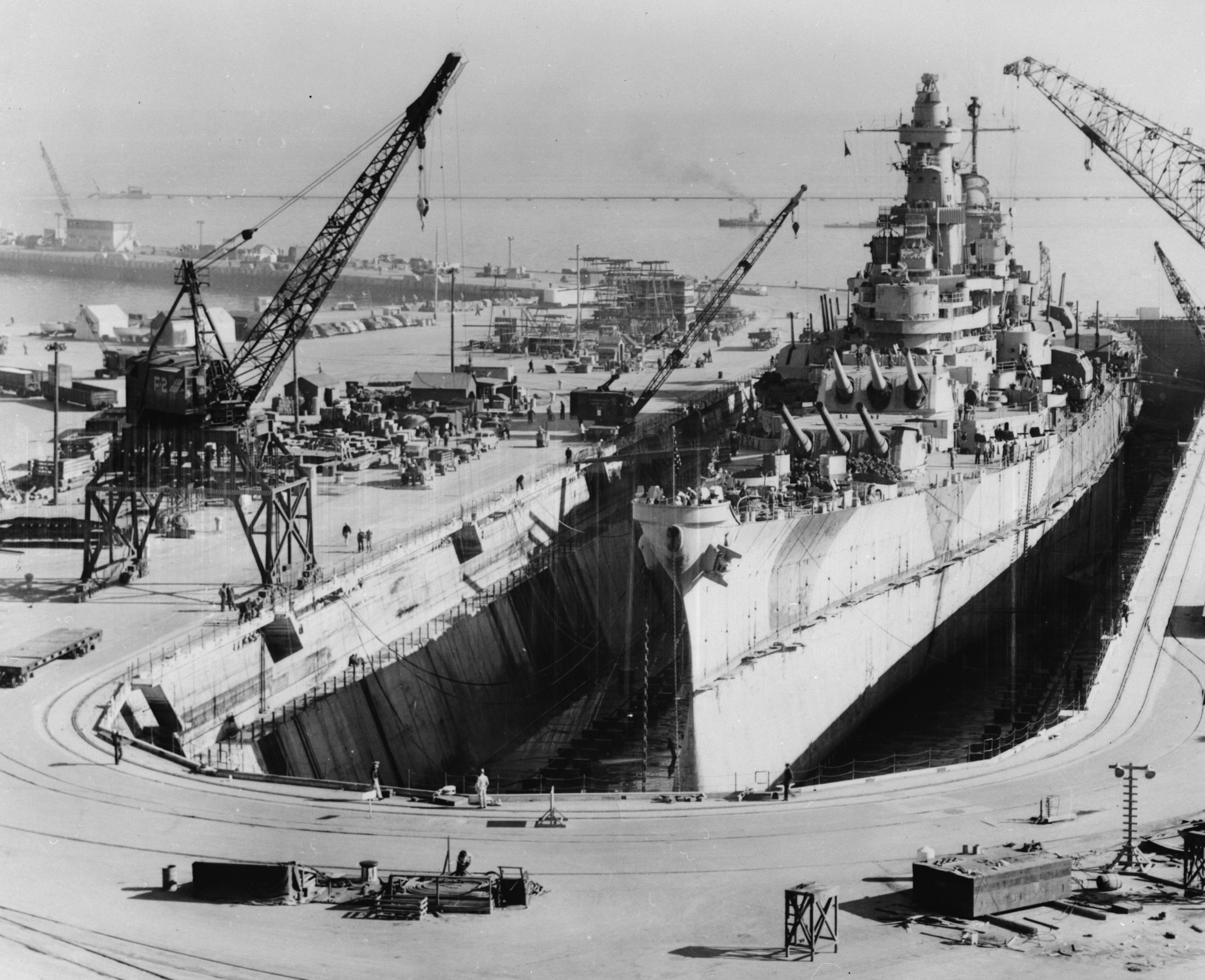USS_Iowa_1945_LOC_182971pu.jpg